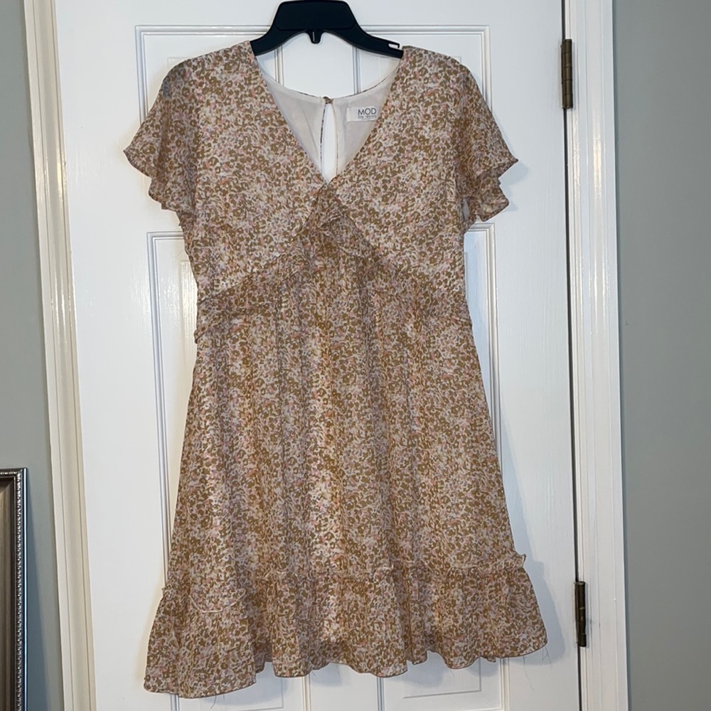 Beautiful floral light pink and nude flowing dress! Excellent condition!